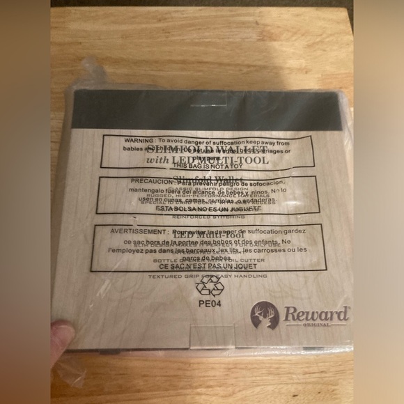 Reward Original slimfold wallet with led multi tool. Brand new in package - Picture 5 of 6